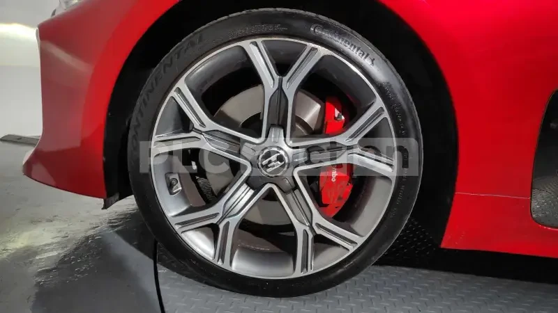 Kia Stinger 3.3| DISTRONIC| OБДУХВАНЕ| ВКЛ. ТЕХНОТЕСТ, снимка 14 - Автомобили и джипове - 54464873