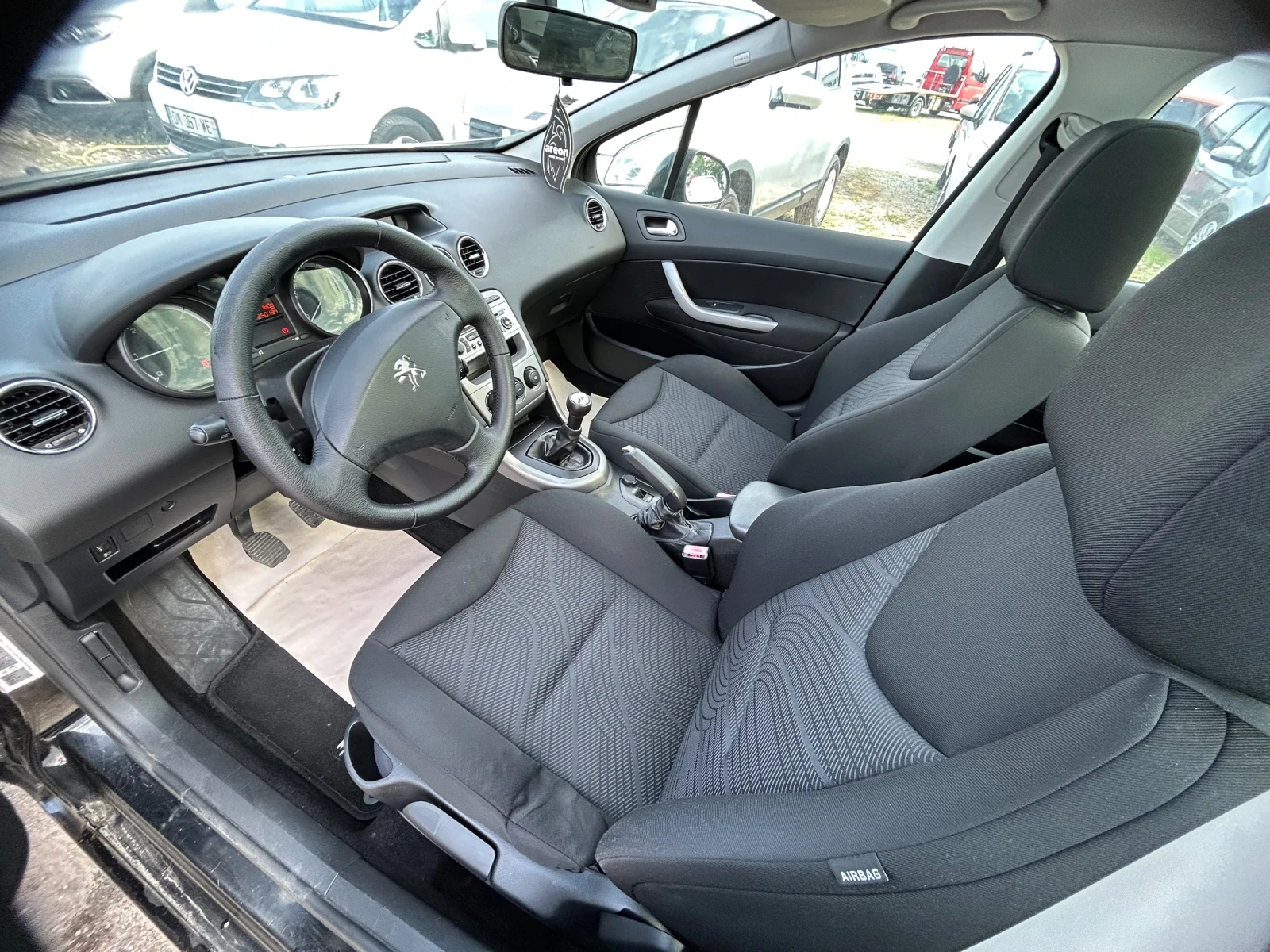 Peugeot 308 1.6E-HDi/FACELIFTE/92k.c./EURO 5 - изображение 9