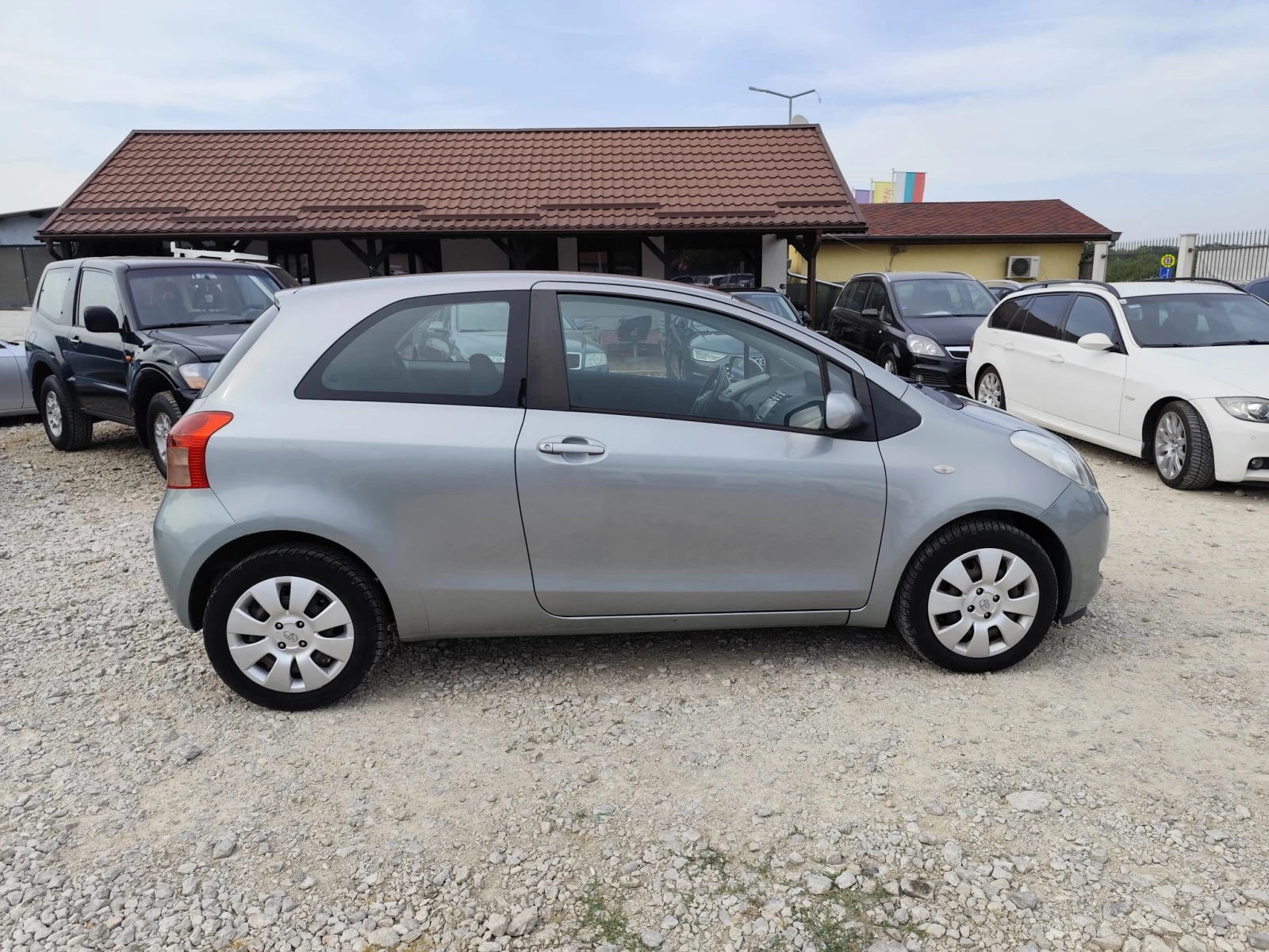 Toyota Yaris 1.3 бензин - изображение 4