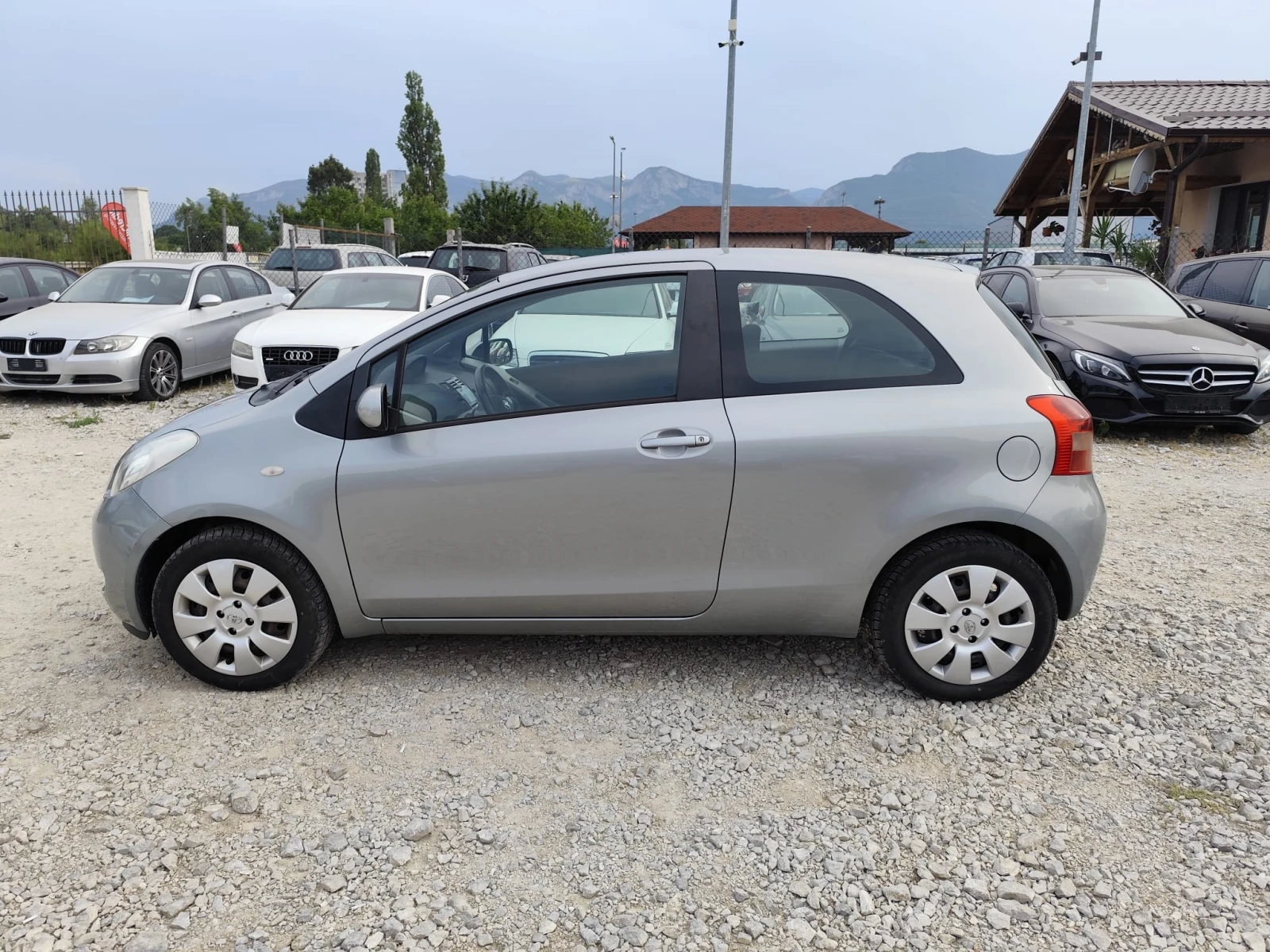 Toyota Yaris 1.3 бензин - изображение 9