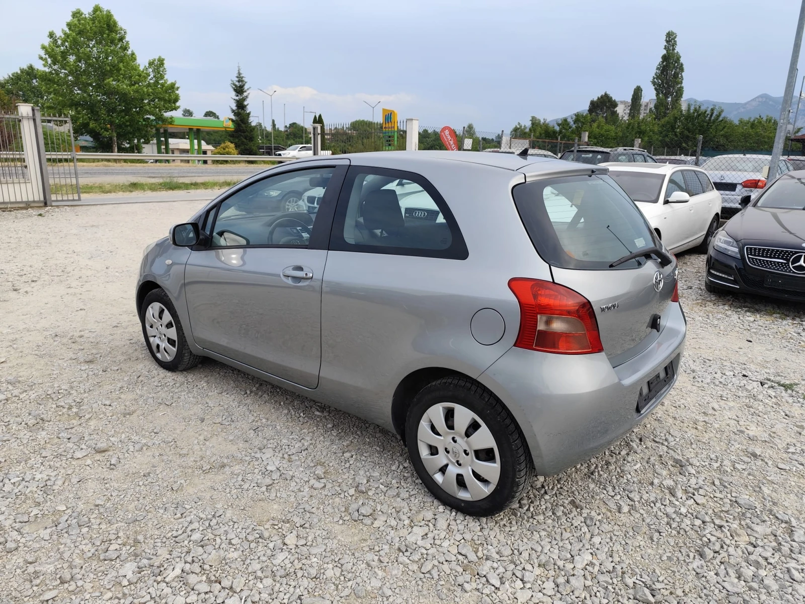 Toyota Yaris 1.3 бензин - изображение 8