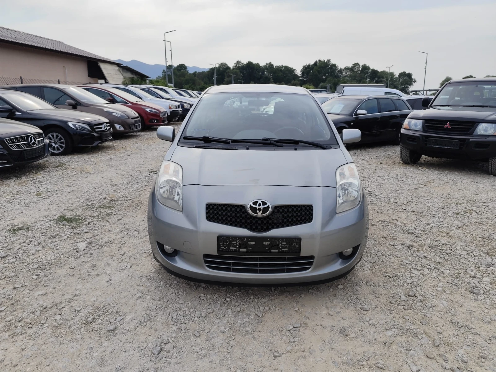 Toyota Yaris 1.3 бензин - изображение 2