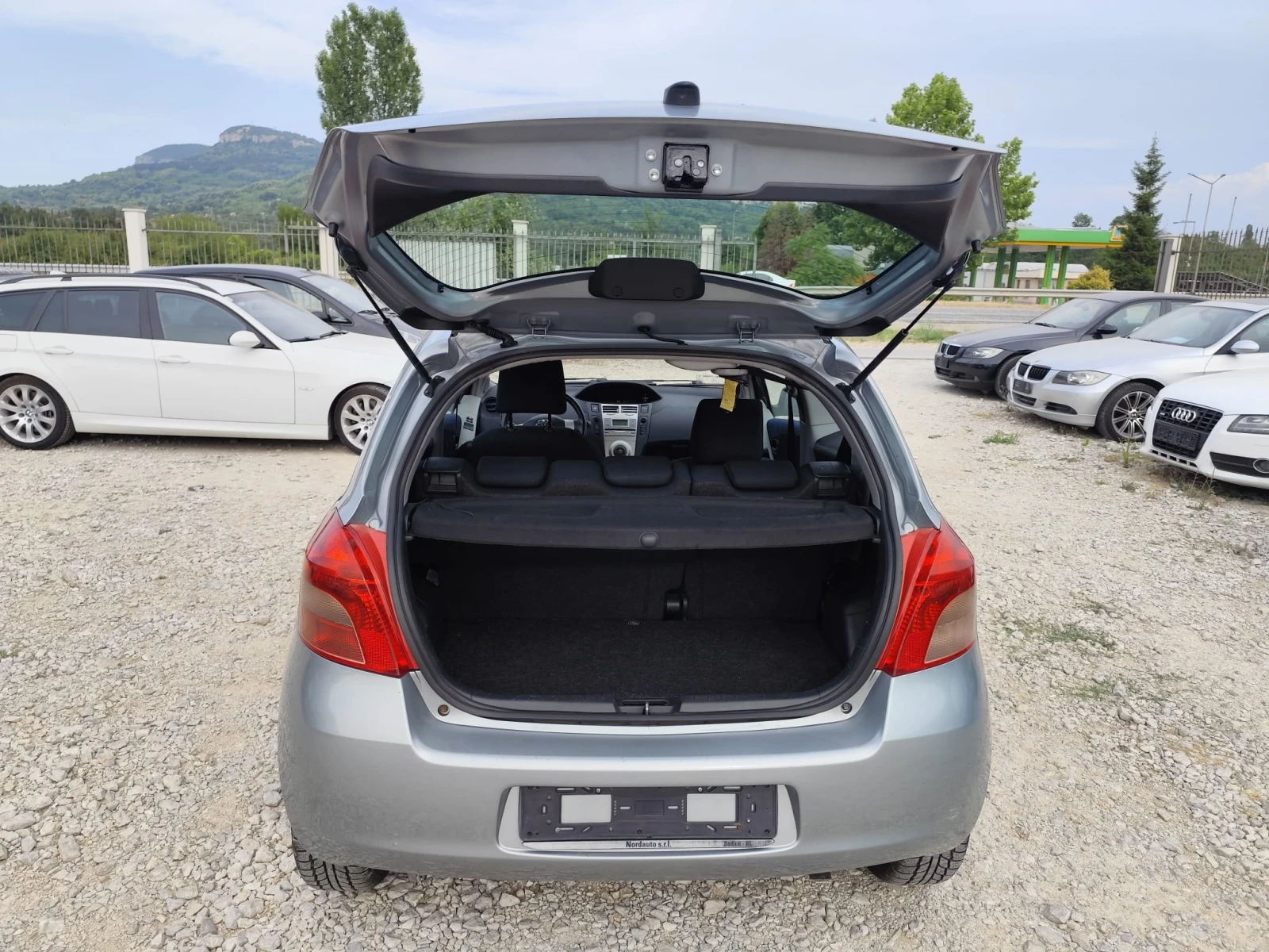 Toyota Yaris 1.3 бензин - изображение 7