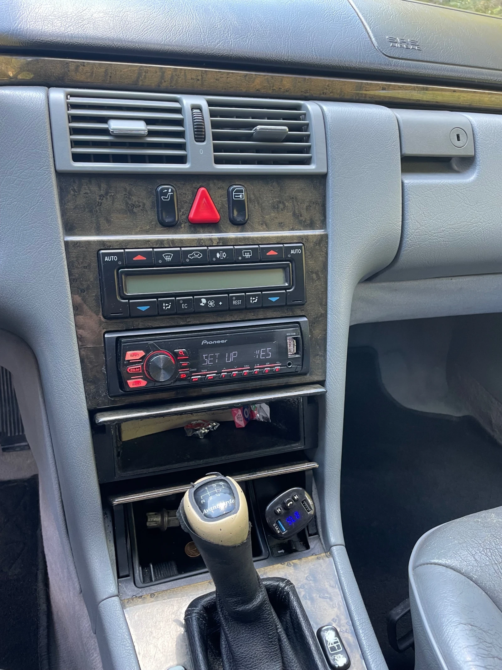 Mercedes-Benz E 200 2.0 | Mobile.bg — изображение 14