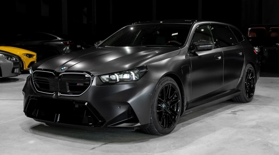 BMW M5 4.4 V8 Touring - изображение 3