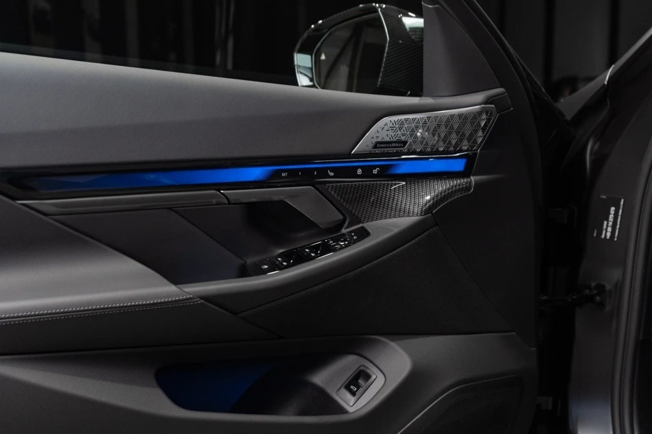 BMW M5 4.4 V8 Touring - изображение 8