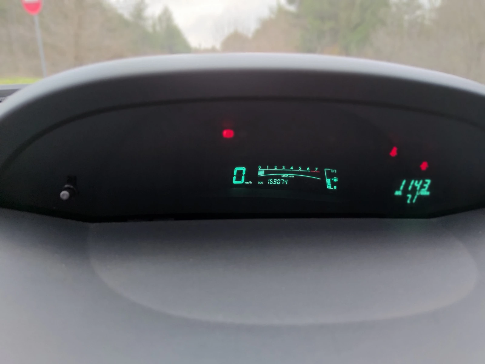 Toyota Yaris SOL - изображение 9