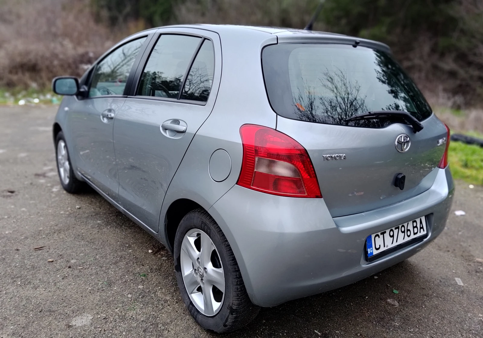 Toyota Yaris SOL - изображение 2