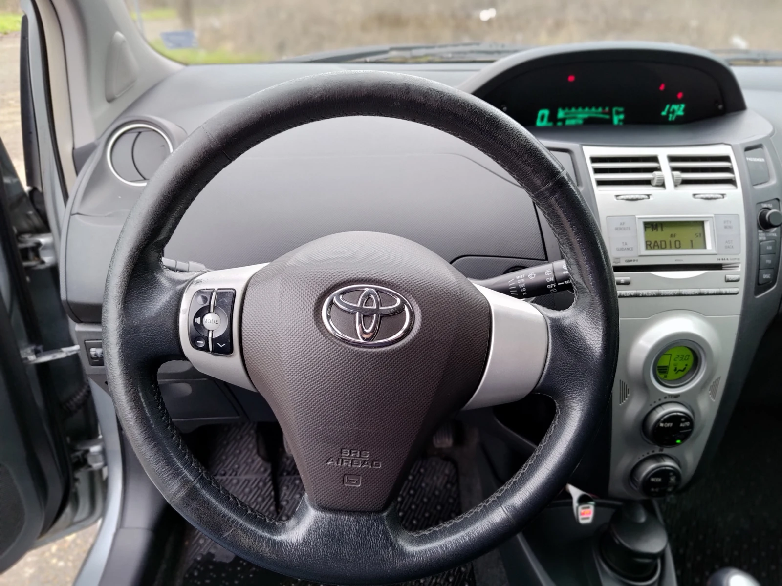 Toyota Yaris SOL - изображение 10