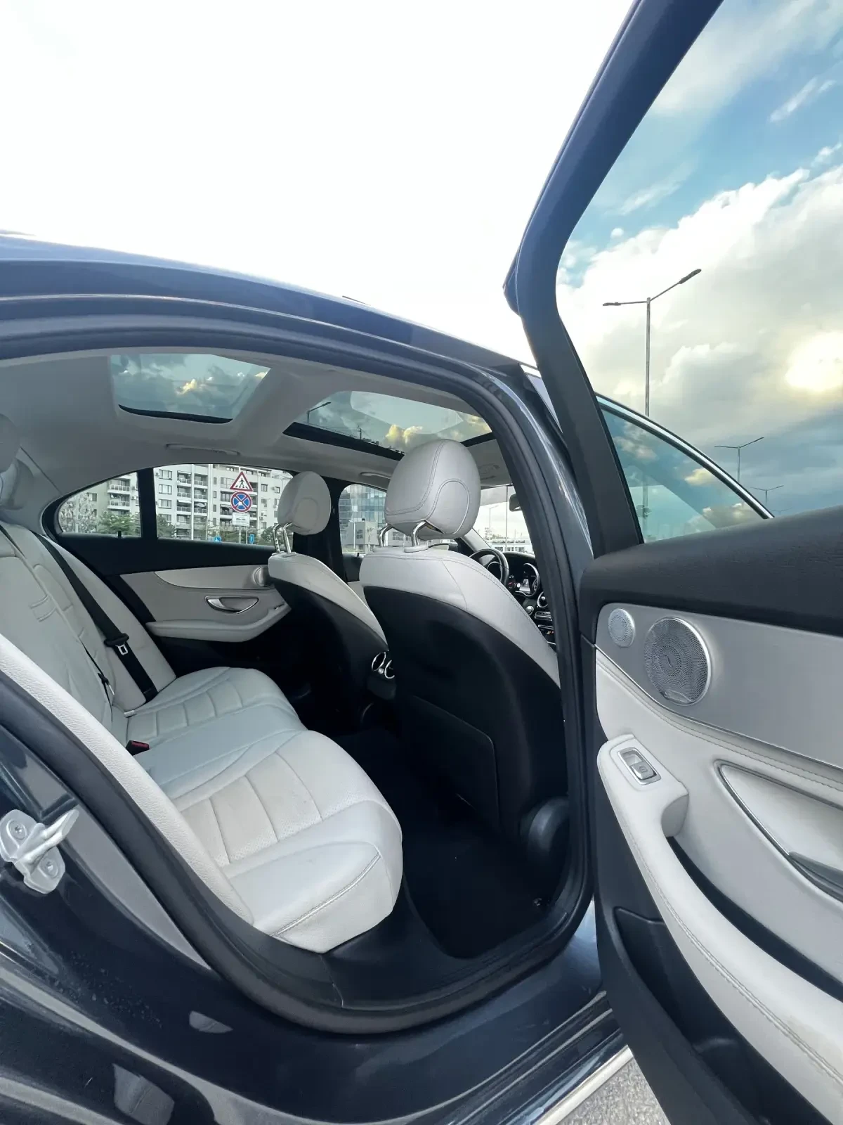 Mercedes-Benz C 300, снимка 11 - Автомобили и джипове - 53736555