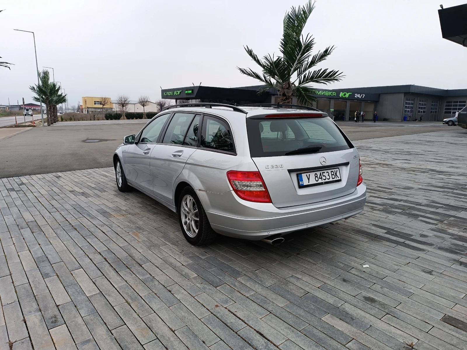 Mercedes-Benz 220, снимка 10 - Автомобили и джипове - 54406705