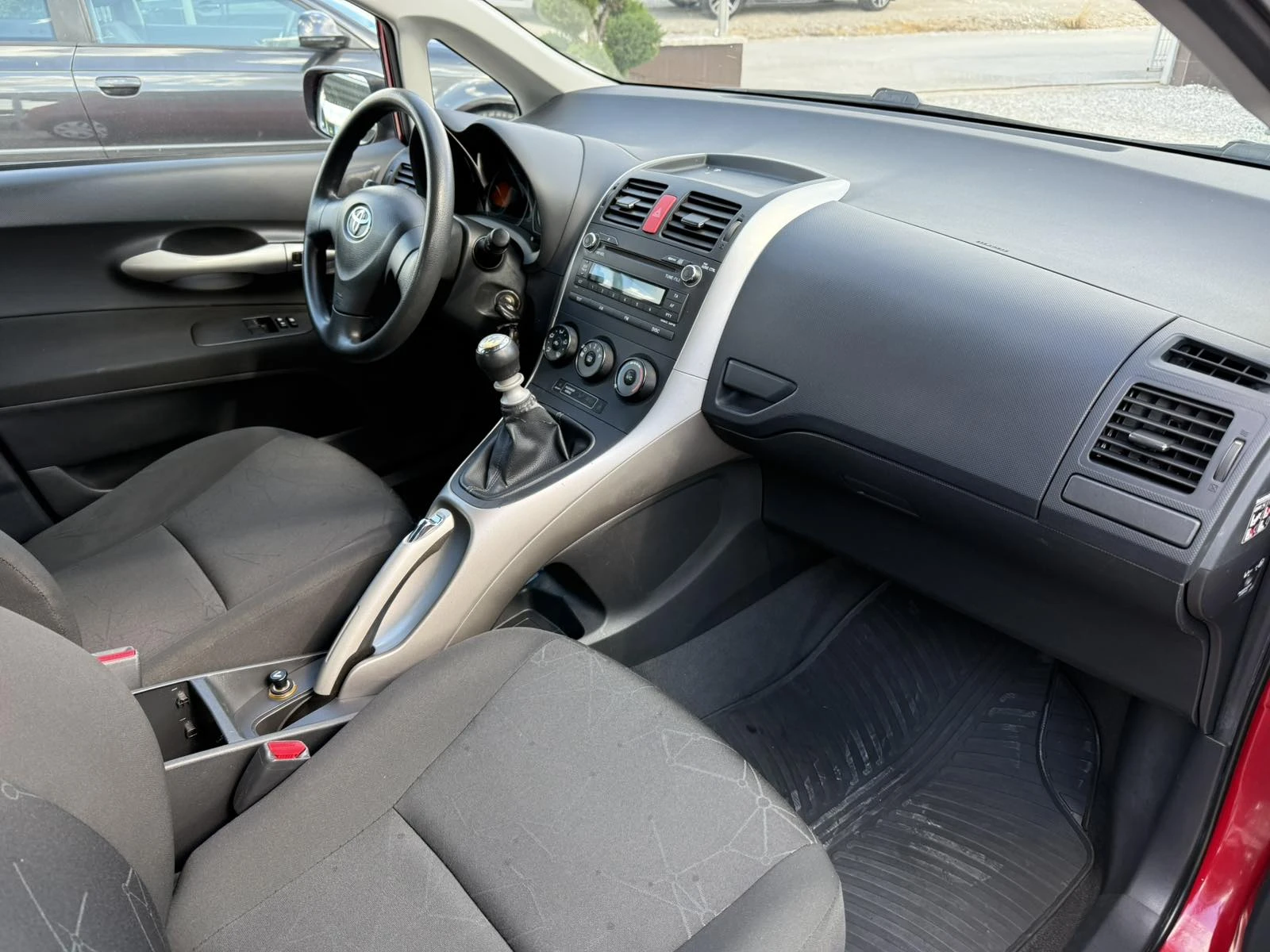 Toyota Auris 1.3 ������ ! ! ������ 99000 �� ! ! �������� | Mobile.bg � ����������� 11