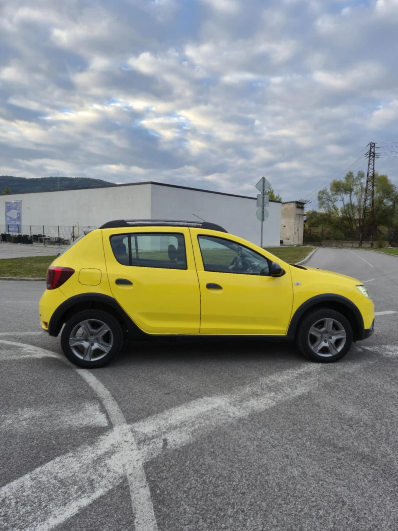 Dacia Sandero 1.5 DCI, снимка 7 - Автомобили и джипове - 54644452