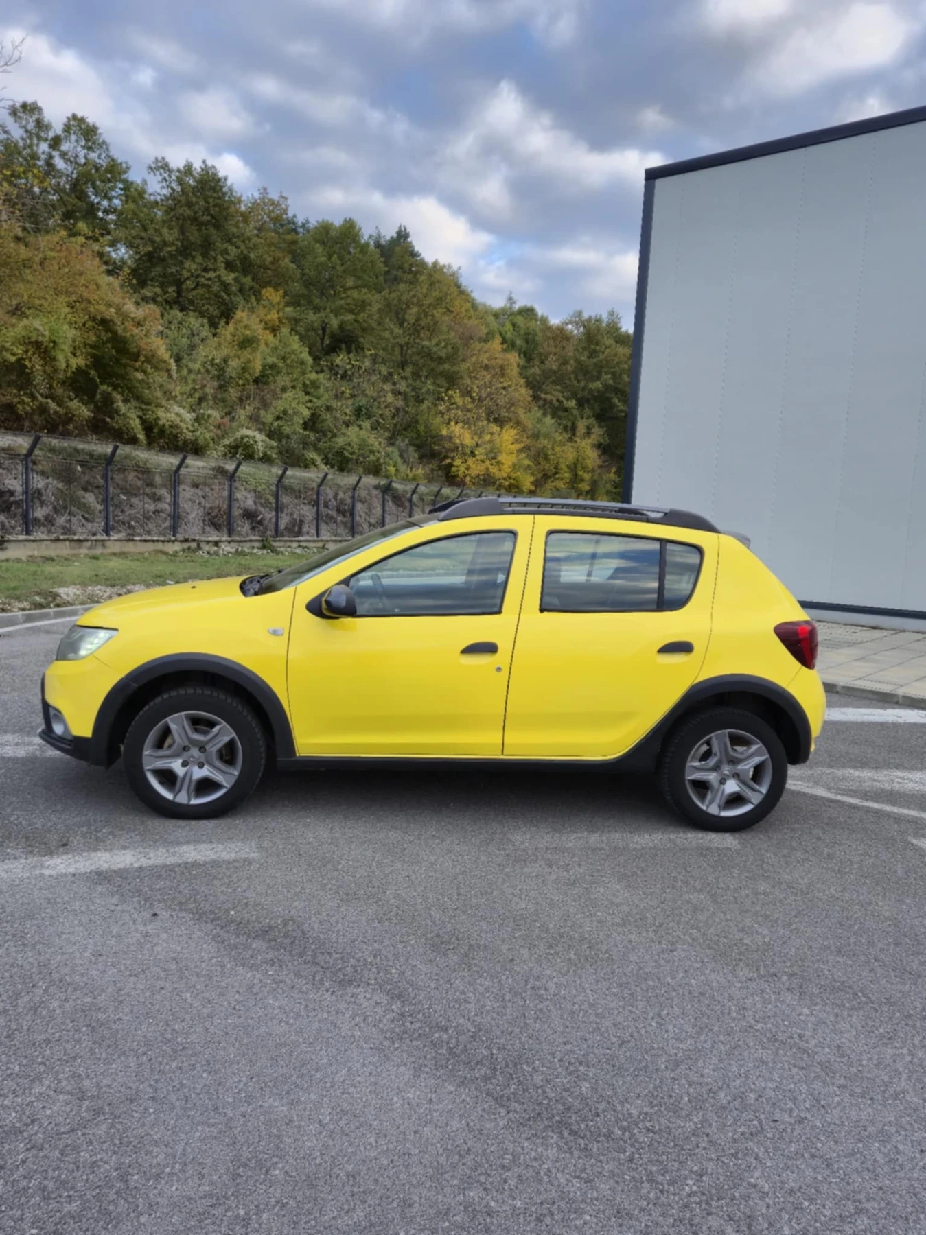 Dacia Sandero 1.5 DCI, снимка 4 - Автомобили и джипове - 54644452