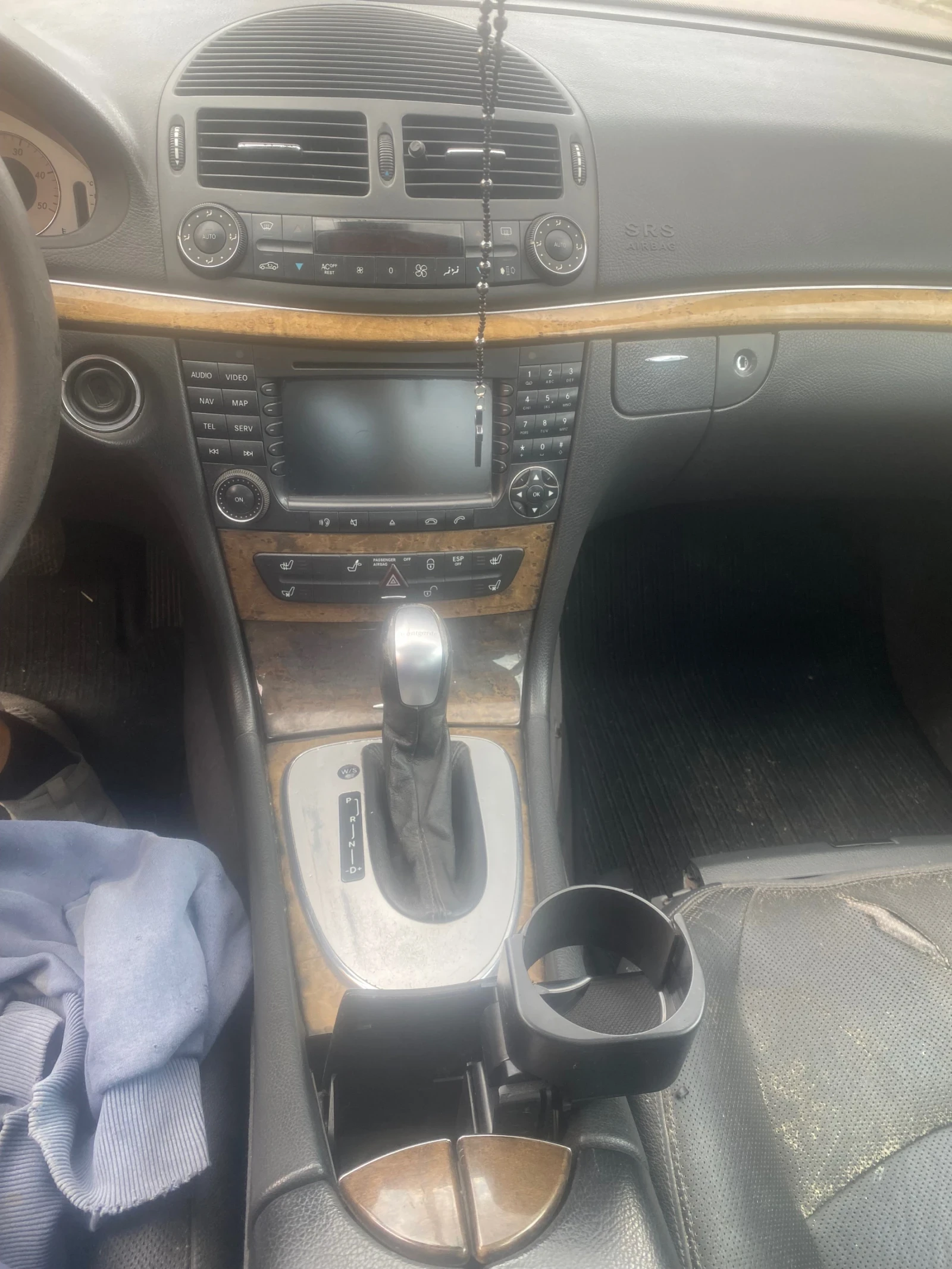 Mercedes-Benz E 320 Avantgard, снимка 6 - Автомобили и джипове - 55232298