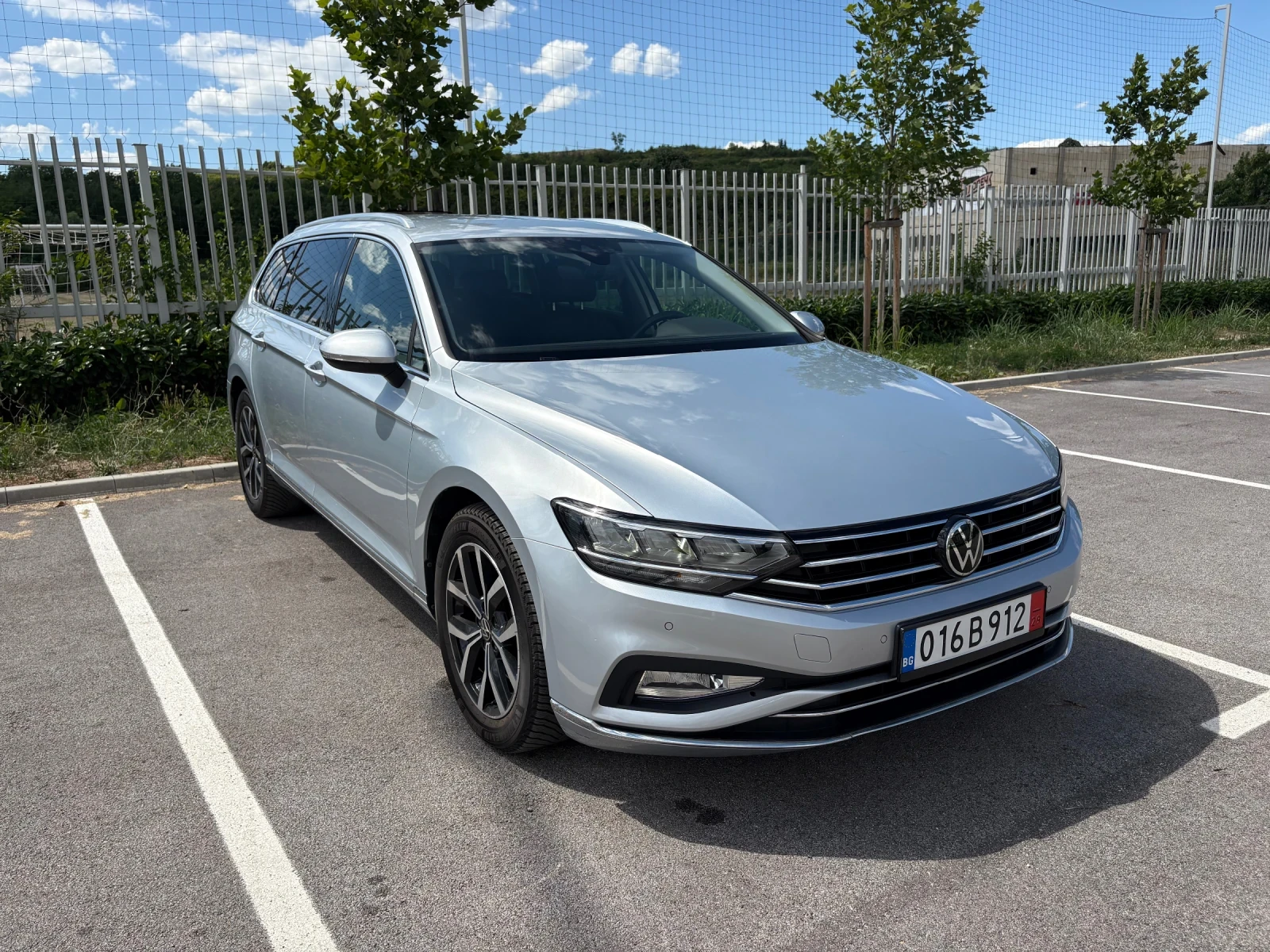 VW Passat Elegance, Digital, Сервизна История, Обслужен, снимка 2 - Автомобили и джипове - 55239187