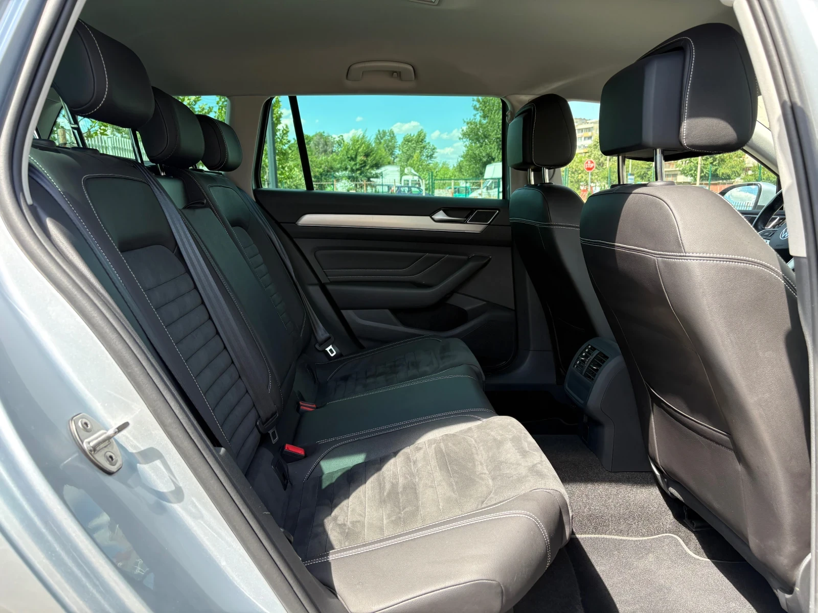 VW Passat Elegance, Digital, Сервизна История, Обслужен, снимка 13 - Автомобили и джипове - 55239187