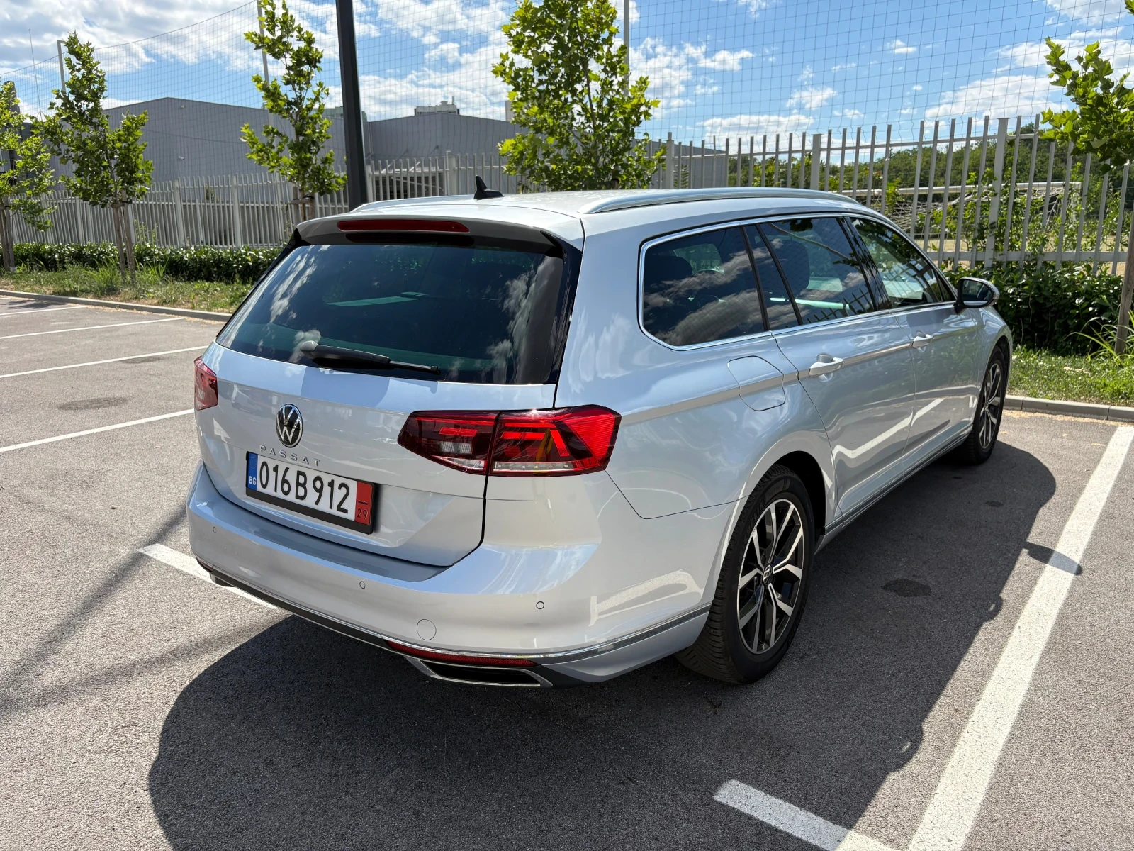 VW Passat Elegance, Digital, Сервизна История, Обслужен, снимка 3 - Автомобили и джипове - 55239187