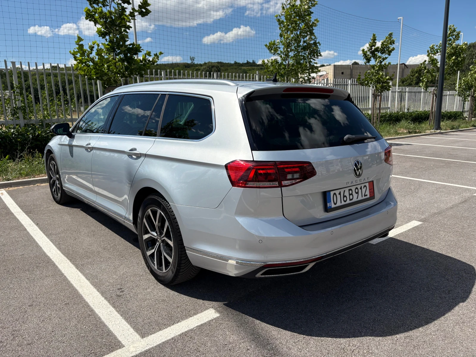 VW Passat Elegance, Digital, Сервизна История, Обслужен, снимка 4 - Автомобили и джипове - 55239187