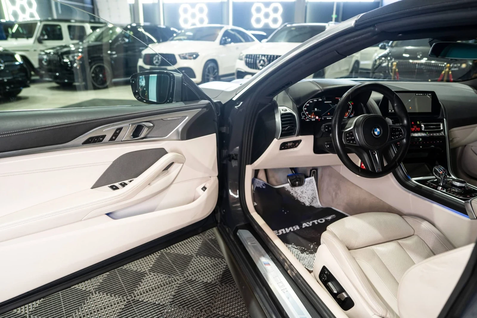BMW 850 I XDRIVE CABRIO LED SWAROVSKI H&K ЛИЗИНГ 100%, снимка 9 - Автомобили и джипове - 55674499