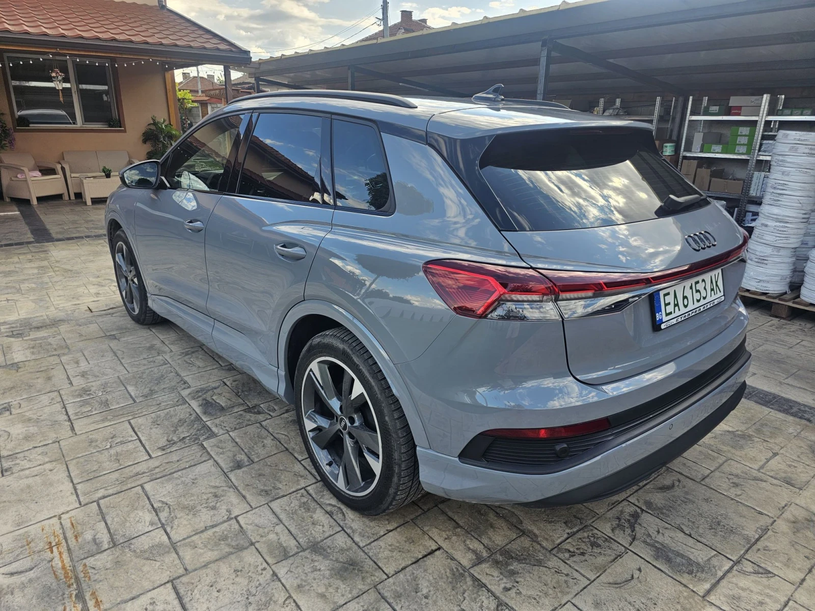 Audi E-Tron Q4, снимка 4 - Автомобили и джипове - 55698056