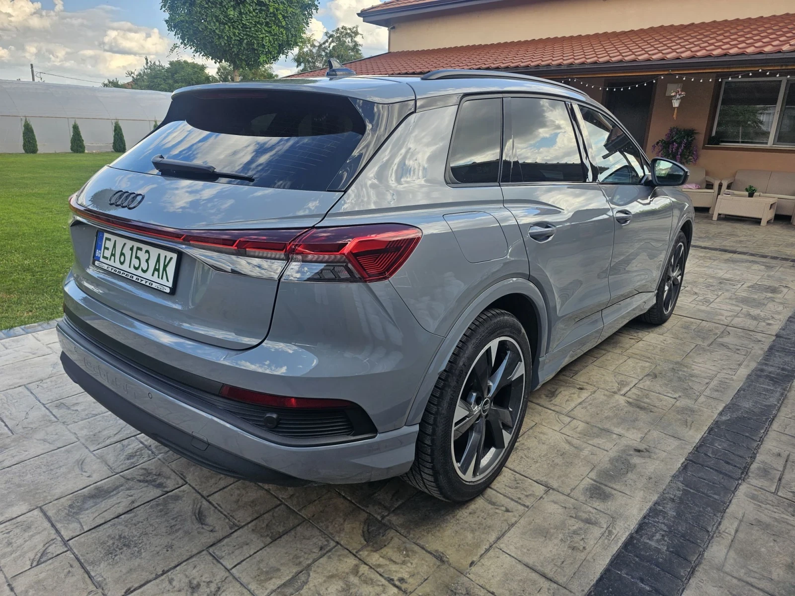 Audi E-Tron Q4, снимка 3 - Автомобили и джипове - 55698056