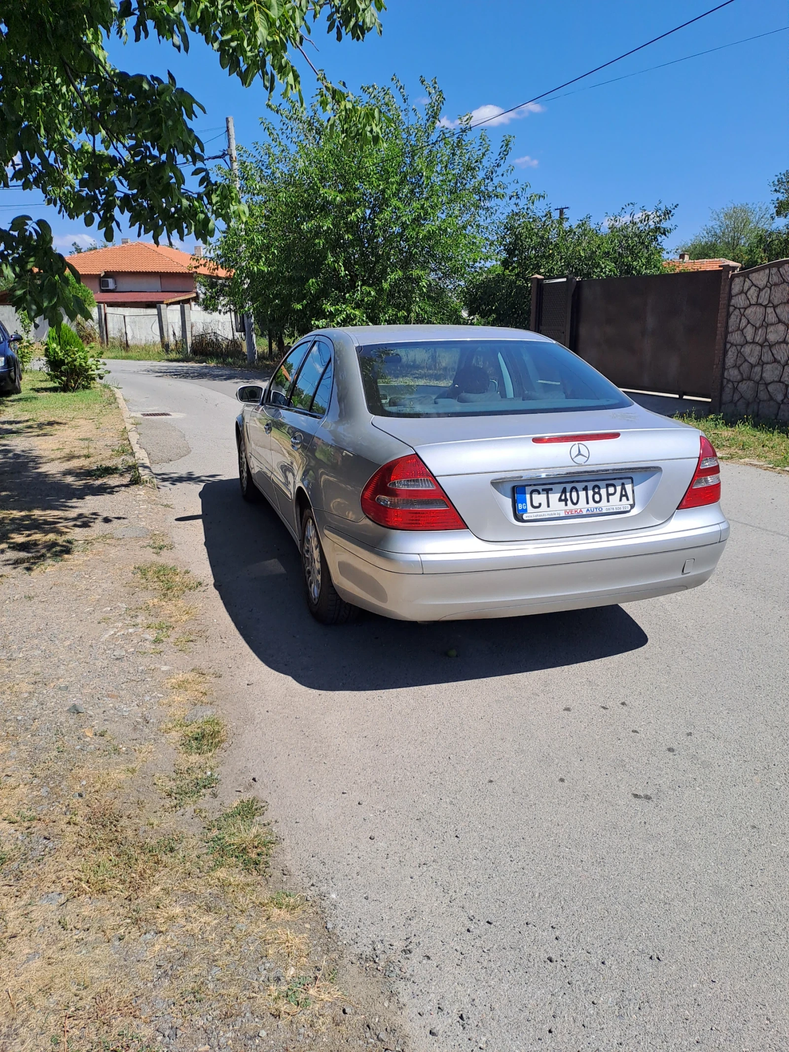 Mercedes-Benz E 220, снимка 2 - Автомобили и джипове - 56188575