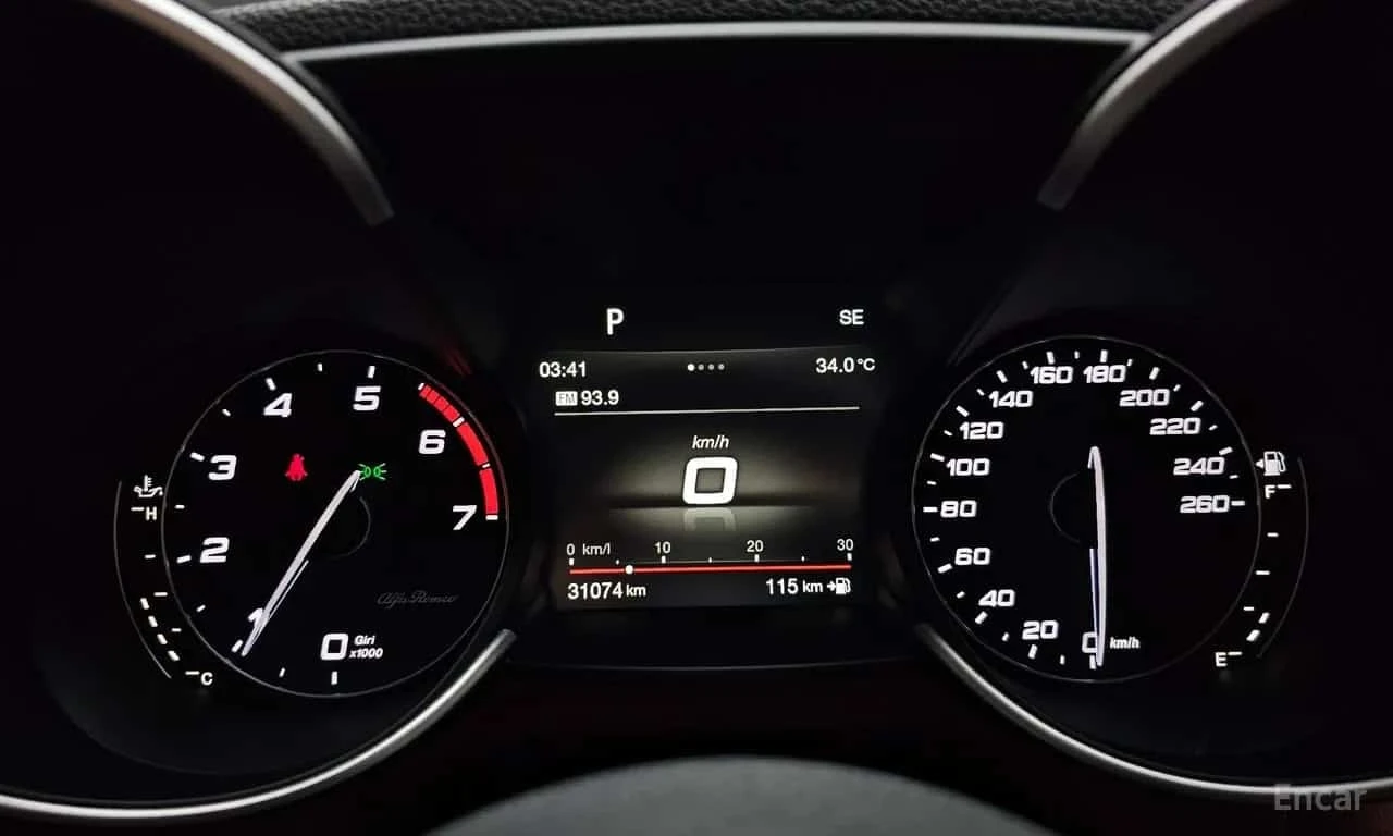 Alfa Romeo Giulia * 2.0 * ЦЕНА ДО БГ, снимка 8 - Автомобили и джипове - 56268876