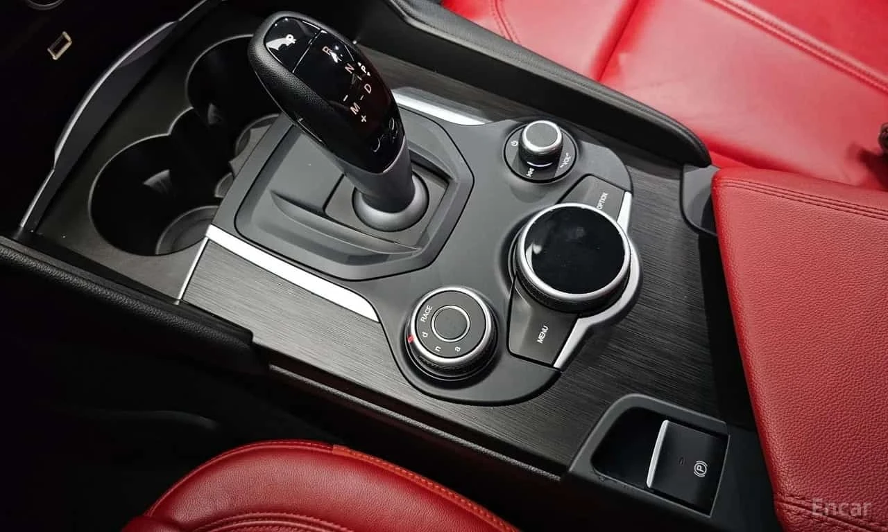Alfa Romeo Giulia * 2.0 * ЦЕНА ДО БГ, снимка 9 - Автомобили и джипове - 56268876