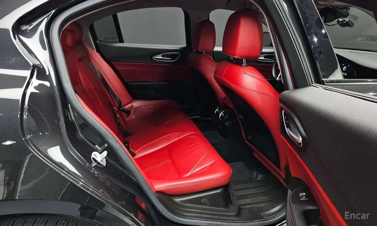 Alfa Romeo Giulia * 2.0 * ЦЕНА ДО БГ, снимка 11 - Автомобили и джипове - 56268876