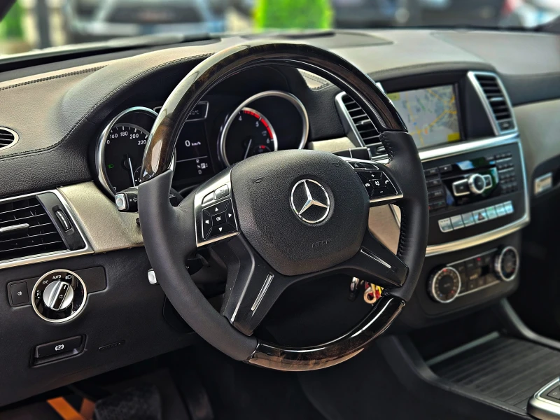 Mercedes-Benz ML 350 AMG/EDITION 1/DESIGNO/CAMERA/ПОДГРЕВ/AIRMATIC/LIZI, снимка 11 - Автомобили и джипове - 52212741