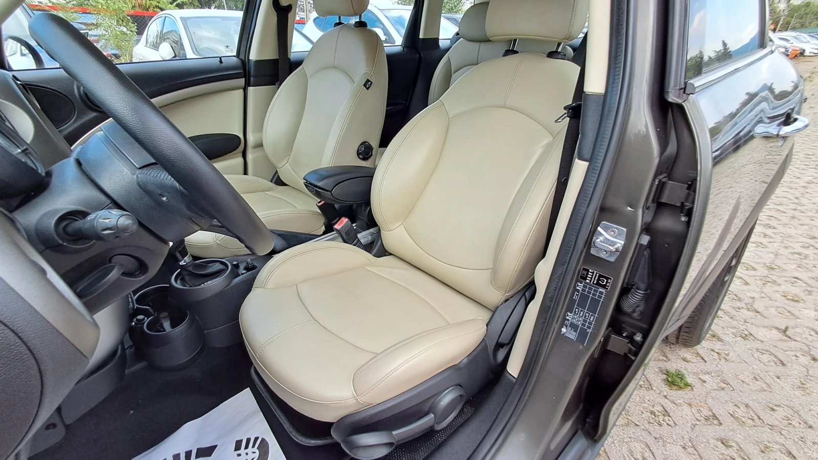 Mini Countryman FULL РЕАЛ КМ ИЗКЛЮЧИТЕЛО СЕРВ КНИЖ УНИКТ КОЖА НАВИ, снимка 7 - Автомобили и джипове - 16524219