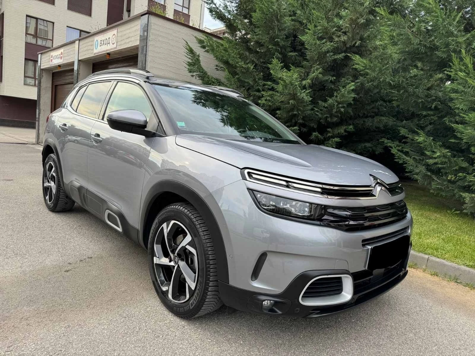 Citroen C5 Aircross 1.6i 181к.с. SHINE Всички екстри 8степенен автомат - изображение 2