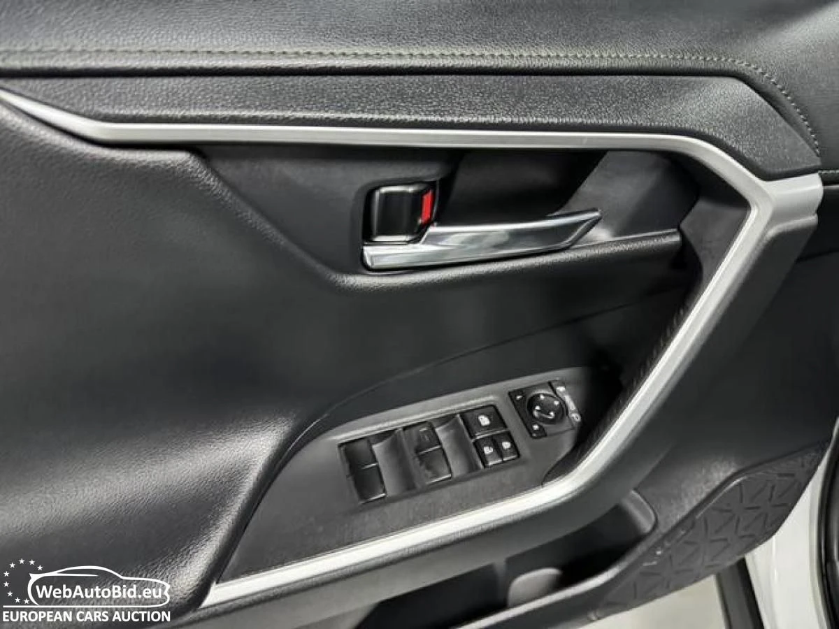 Toyota Rav4, снимка 8 - Автомобили и джипове - 54400582