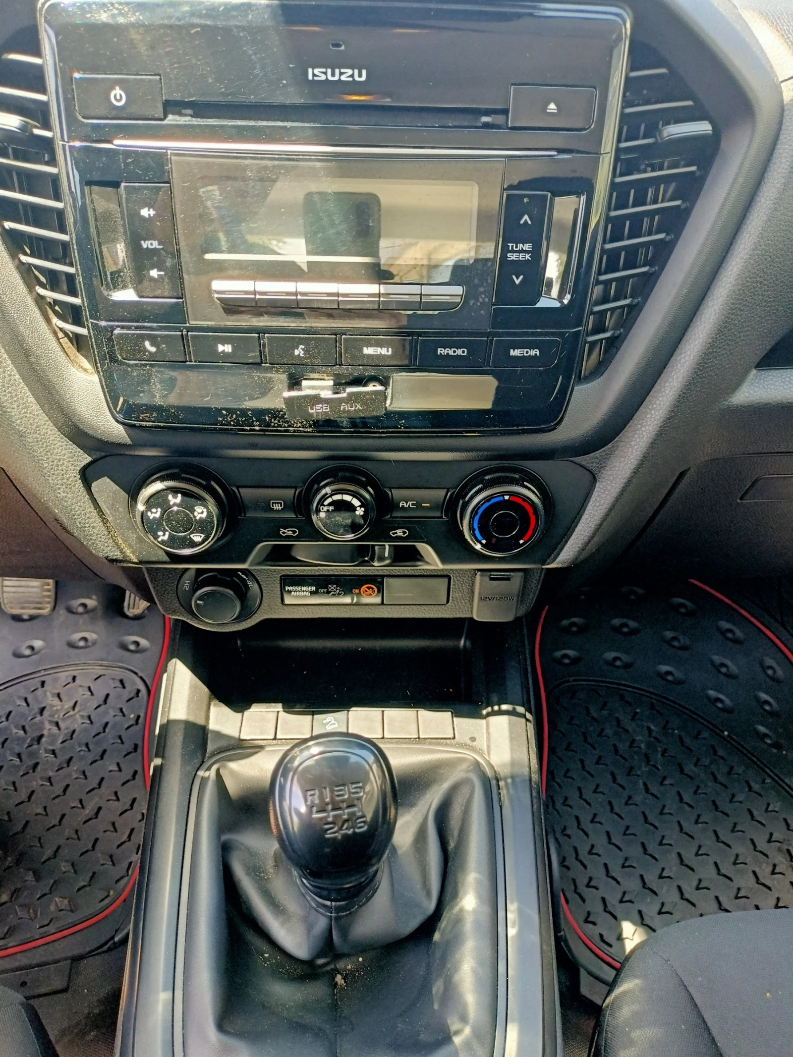 Isuzu D-max III - 2999Евро за получаване, 1.9d 4WD Double Cab, снимка 11 - Автомобили и джипове - 54701404