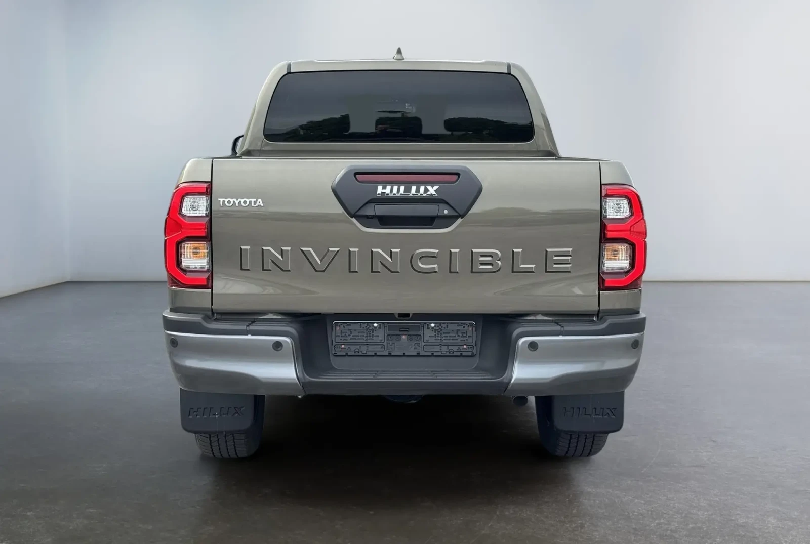 Toyota Hilux INVINCIBLE Double Cab 2.8 D-4D 4x4, снимка 4 - Автомобили и джипове - 54777689
