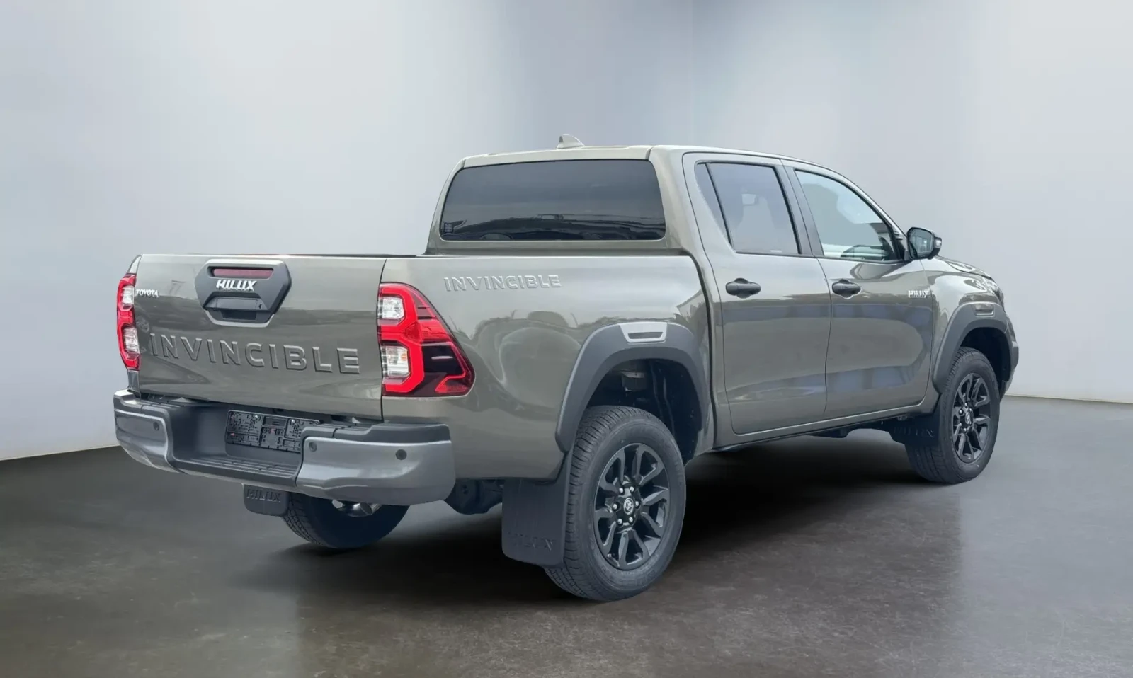Toyota Hilux INVINCIBLE Double Cab 2.8 D-4D 4x4, снимка 5 - Автомобили и джипове - 54777689