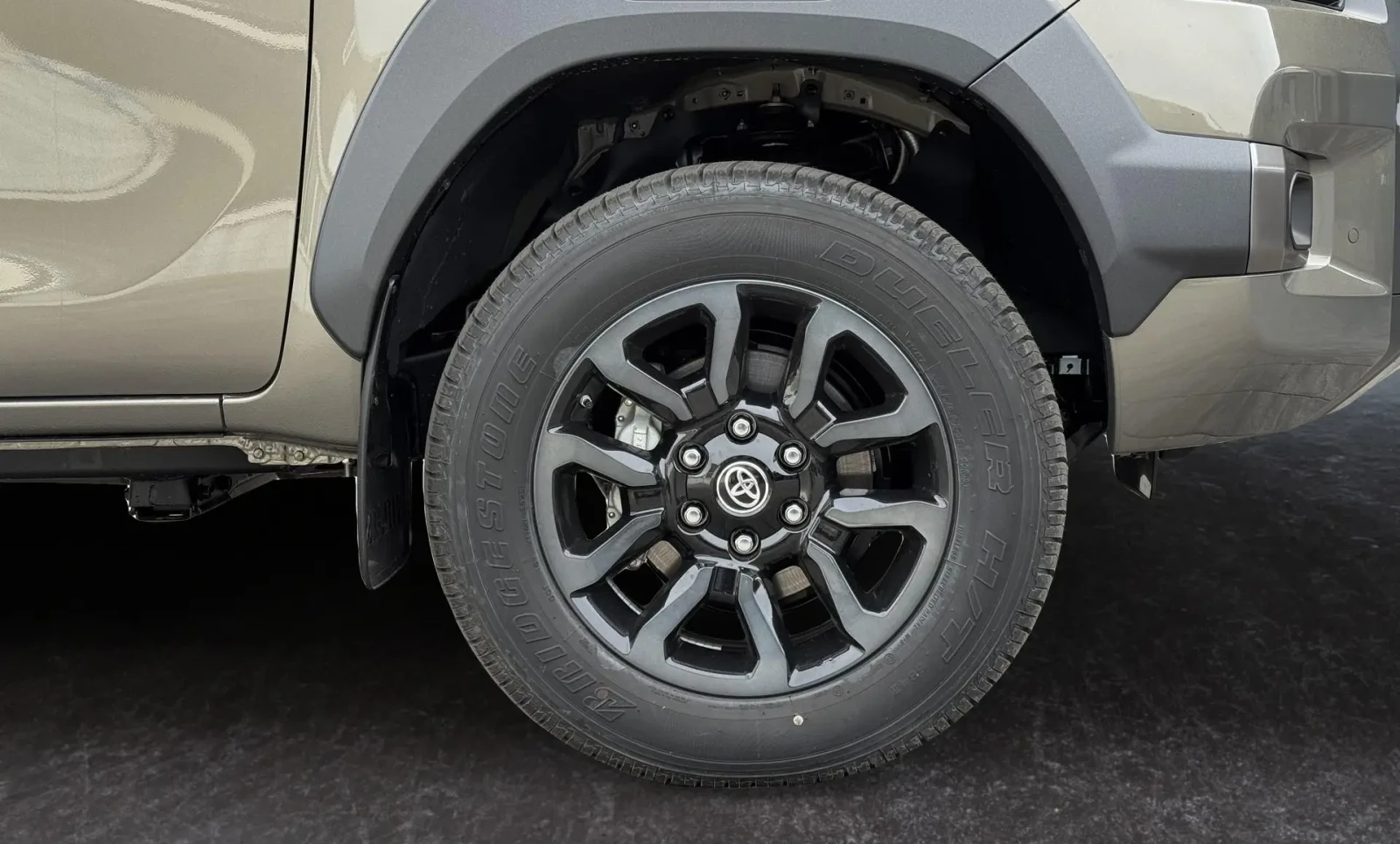 Toyota Hilux INVINCIBLE Double Cab 2.8 D-4D 4x4, снимка 9 - Автомобили и джипове - 54777689