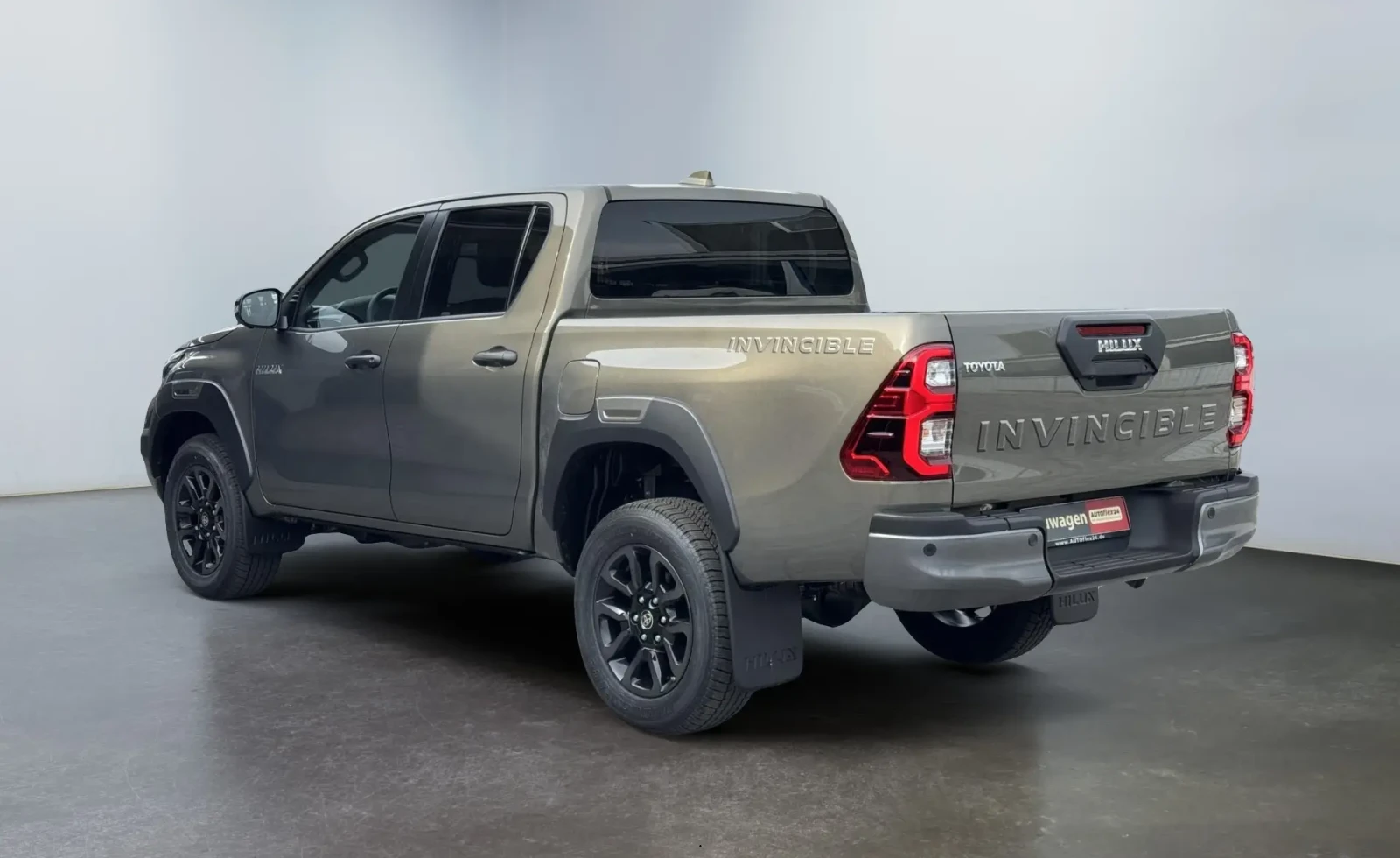 Toyota Hilux INVINCIBLE Double Cab 2.8 D-4D 4x4, снимка 6 - Автомобили и джипове - 54777689