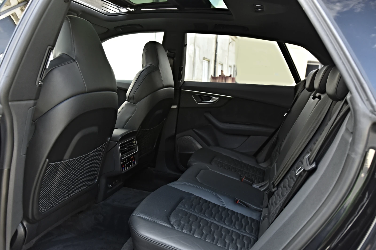 Audi RSQ8 4.0 TFSI V8 B&O-3D 23 RS-SITZE 2xCARBON CERAMIC, снимка 16 - Автомобили и джипове - 55273539