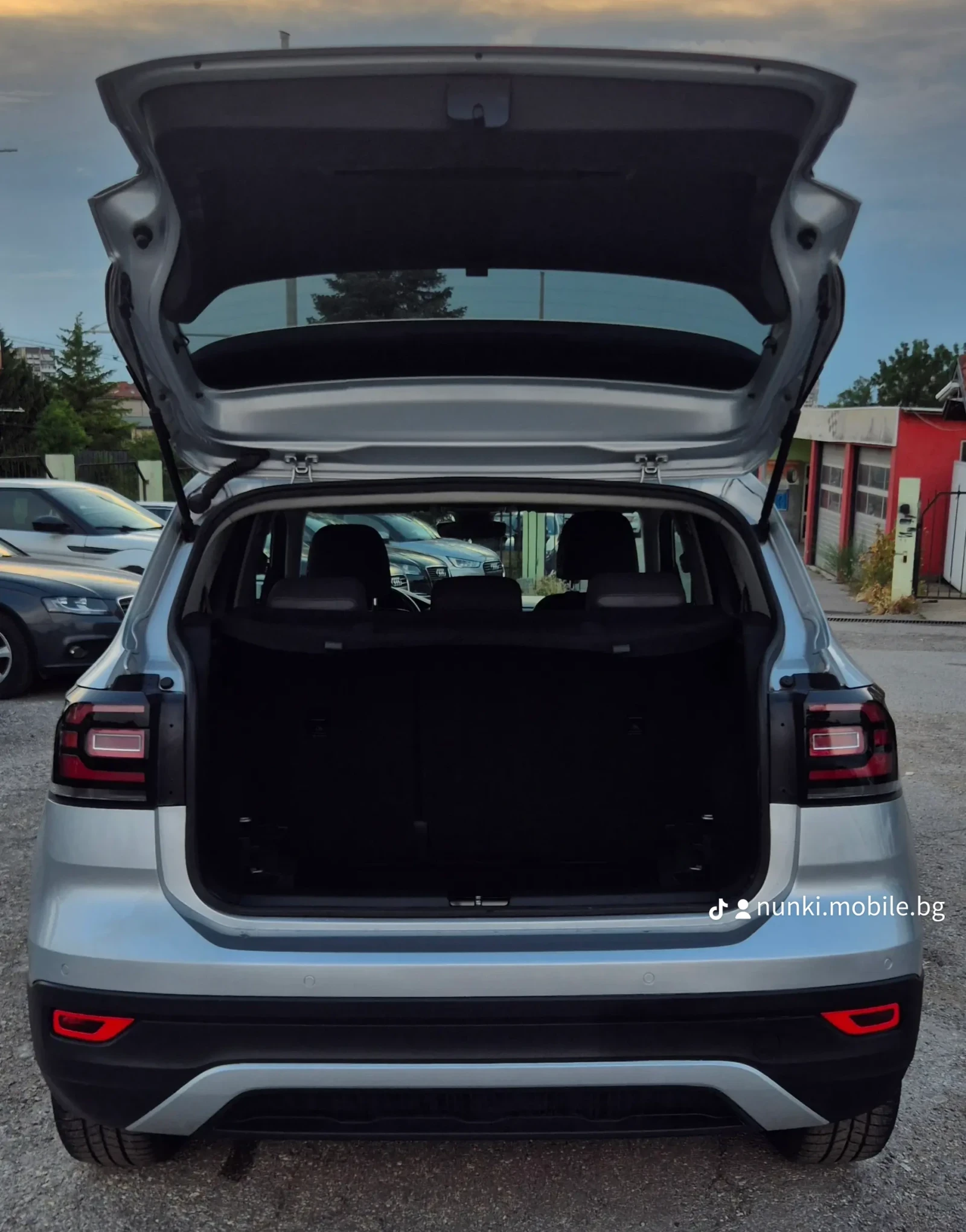 VW T-Cross 1.6TDI* DSG* NAVI* DIGITAL* FULL LED* LANE ASS* DI, снимка 8 - Автомобили и джипове - 55567867