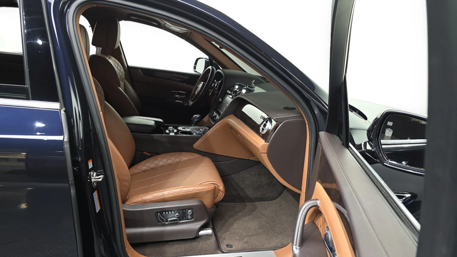 Bentley Bentayga W12* ОБДУХВАНЕ* SOFT CLOSE* 360* КРАЙНА ЦЕНА, снимка 11 - Автомобили и джипове - 55593639