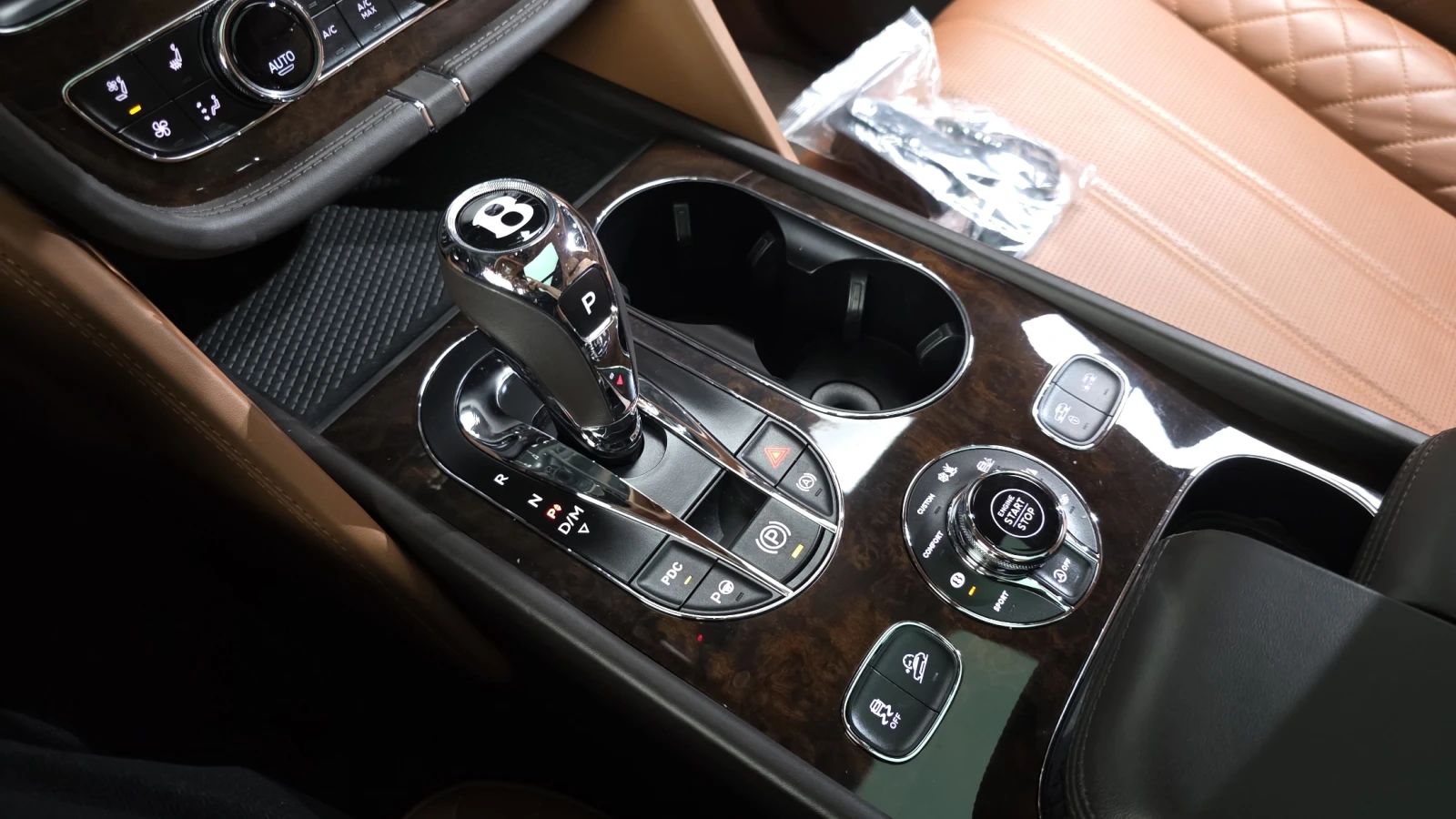 Bentley Bentayga W12* ОБДУХВАНЕ* SOFT CLOSE* 360* КРАЙНА ЦЕНА, снимка 9 - Автомобили и джипове - 55593639