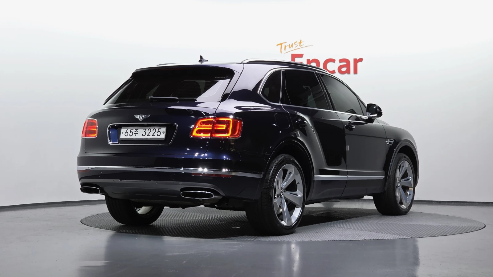 Bentley Bentayga W12* ОБДУХВАНЕ* SOFT CLOSE* 360* КРАЙНА ЦЕНА, снимка 2 - Автомобили и джипове - 55593639