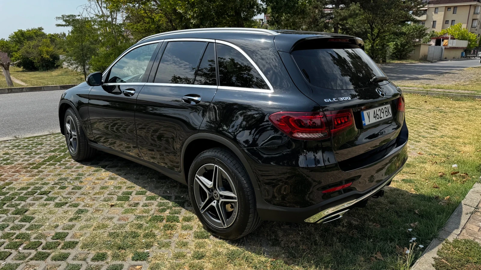 Mercedes-Benz GLC 300 AMG | Панорама | 360  | Keyless-Go | CarPlay, снимка 8 - Автомобили и джипове - 55846009