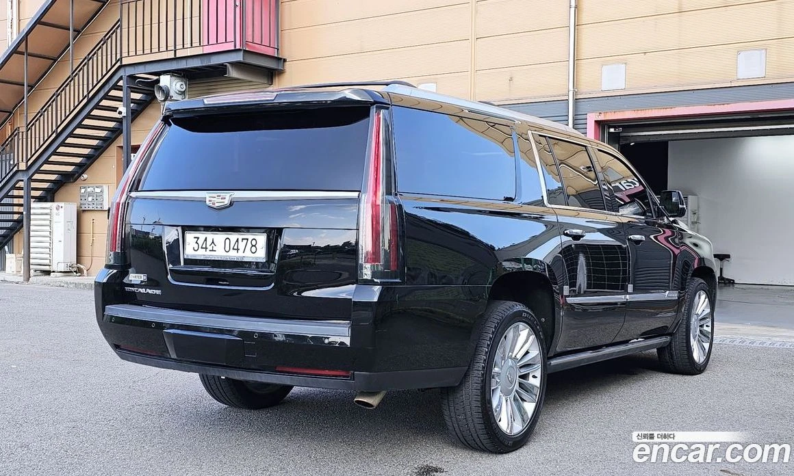 Cadillac Escalade 6.2 ESV 4th, снимка 2 - Автомобили и джипове - 56123094