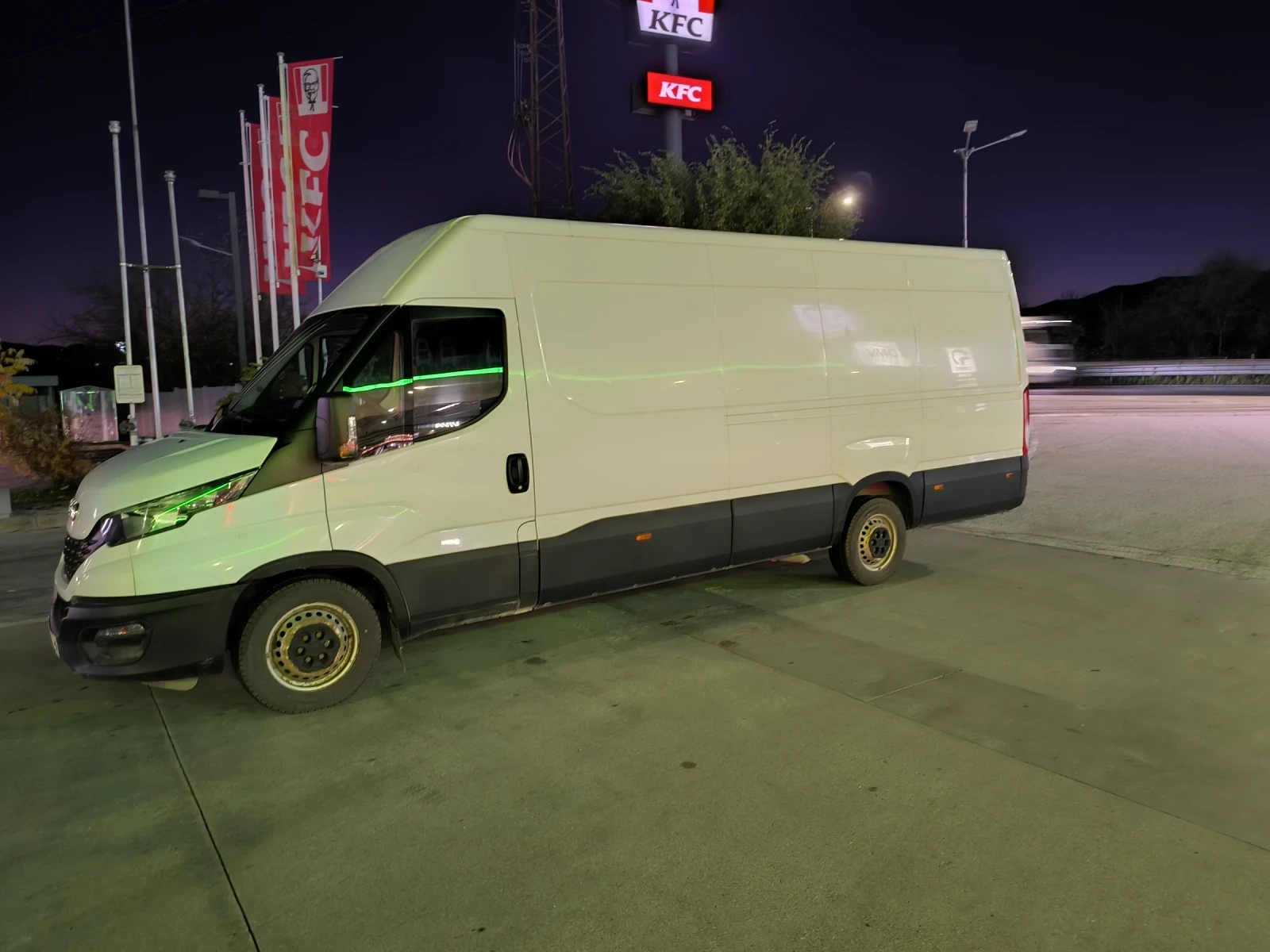 Iveco Daily 2.3 Макси, От България, реални километри, обслужен, снимка 5 - Бусове и автобуси - 54181467