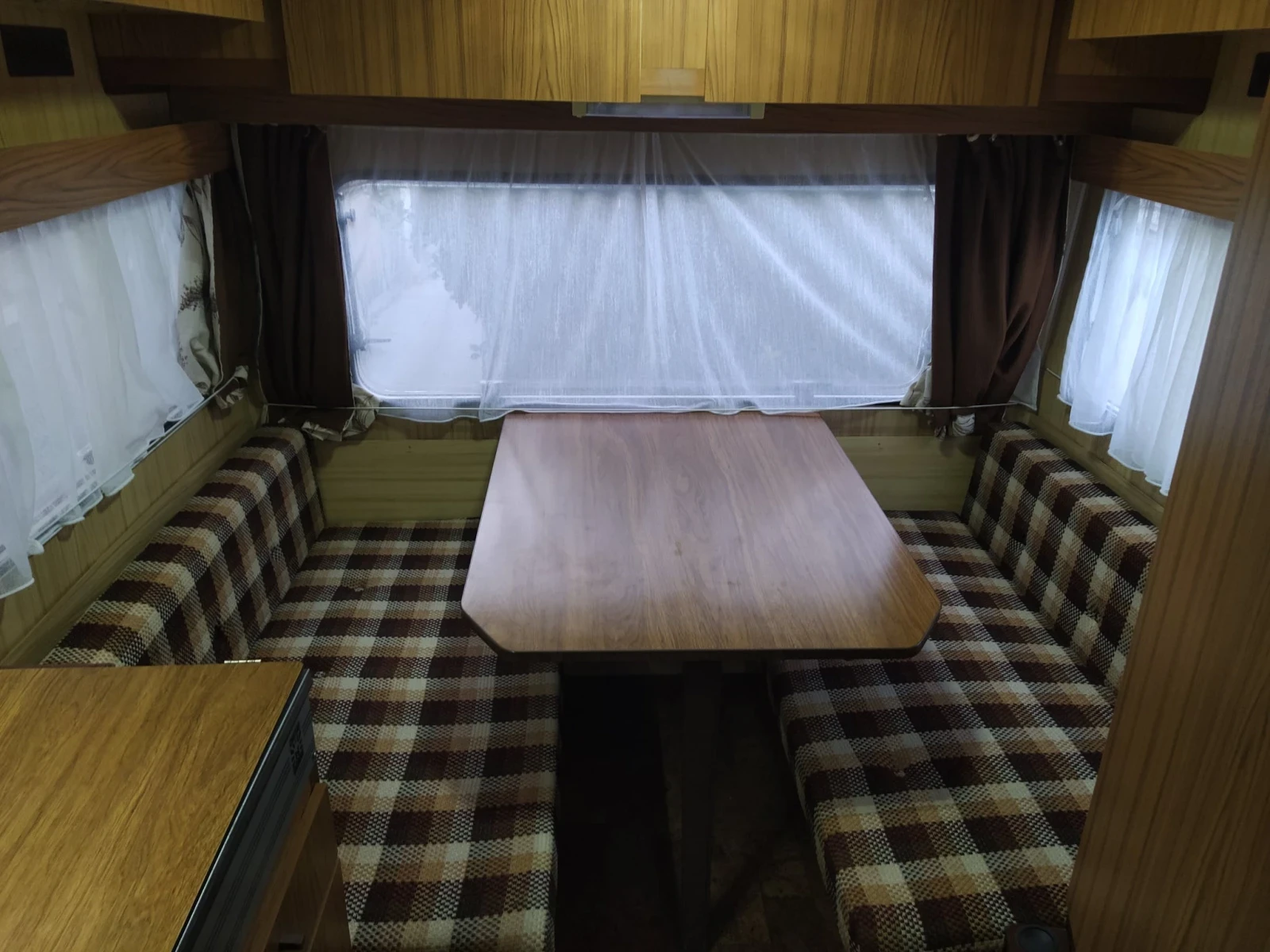 Каравана Chateau Touring 390, снимка 13 - Каравани и кемпери - 56126724