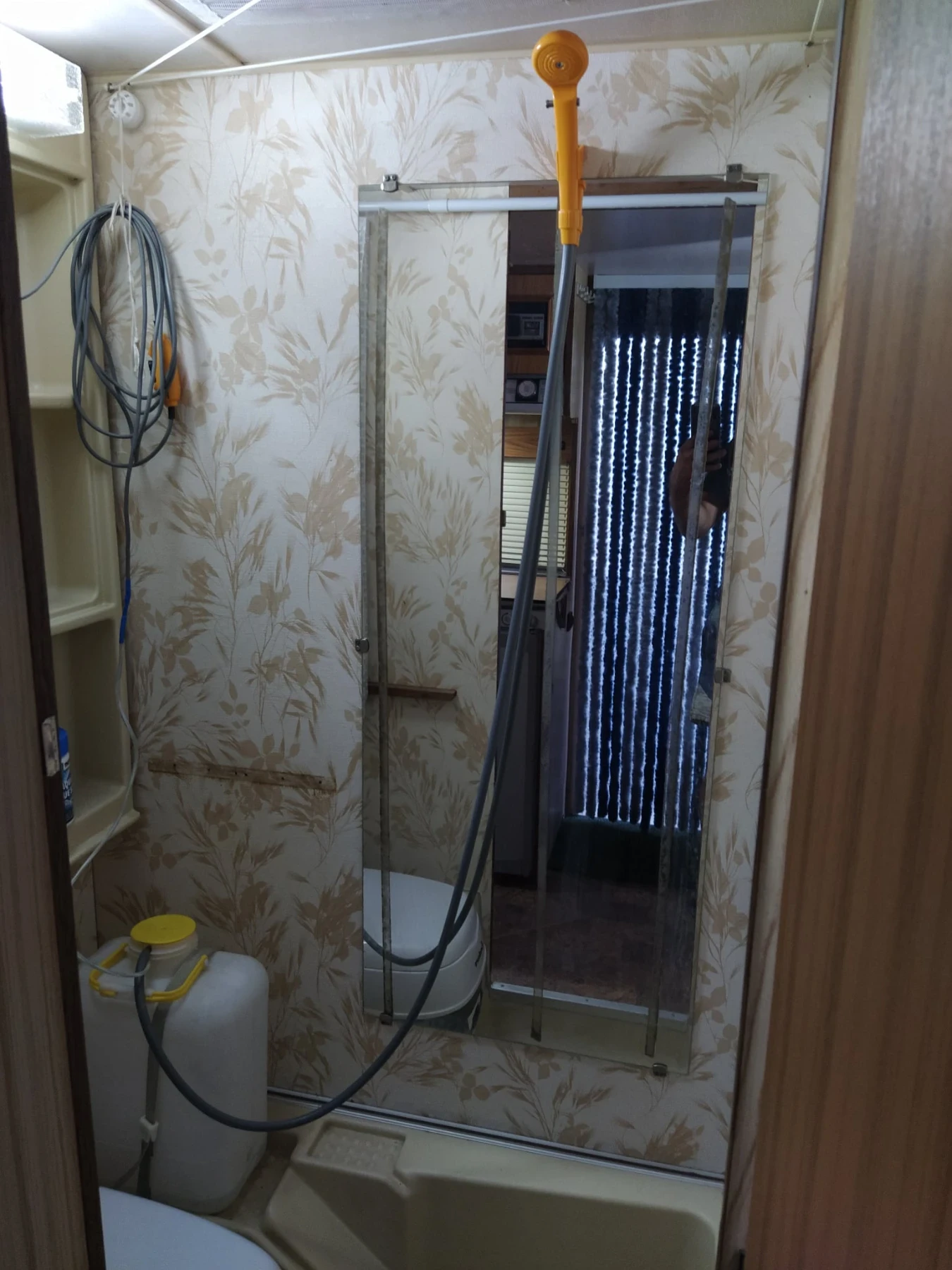 Каравана Chateau Touring 390, снимка 12 - Каравани и кемпери - 56126724