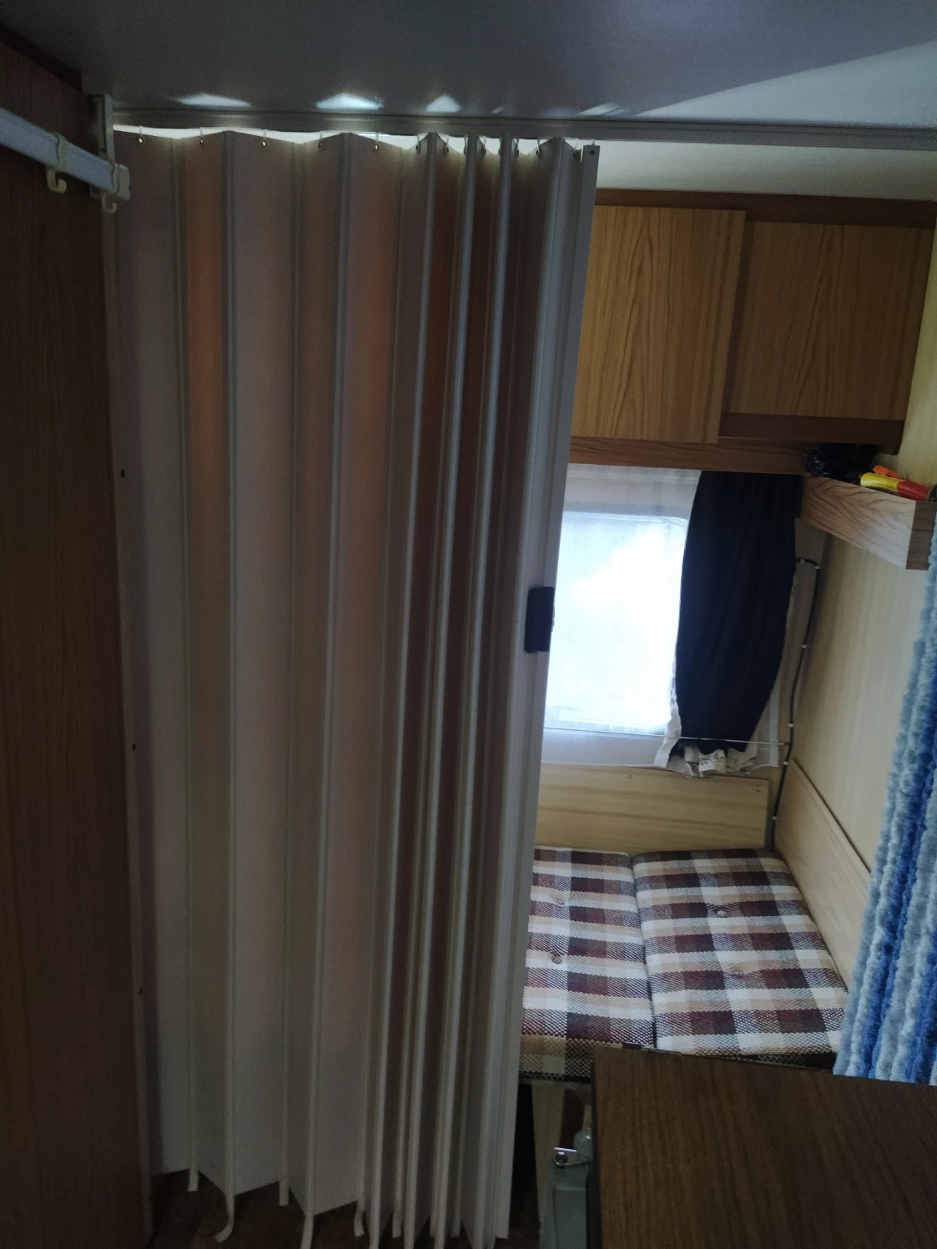 Каравана Chateau Touring 390, снимка 7 - Каравани и кемпери - 56126724